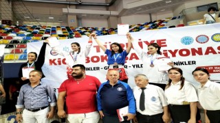 Kütahyalı Elif Kaya, Kick Boksta Türkiye üçüncüsü oldu