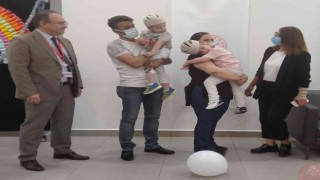 Londrada operasyonla ayrılan siyam ikizleri dört yaşında