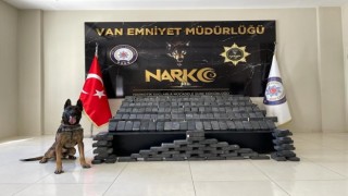 Lüks cipteki siyah çantalarda kilolarca eroin ele geçirildi