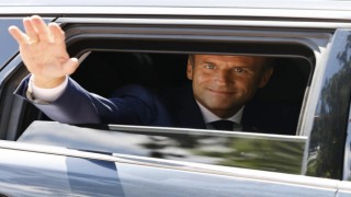 Macron, Başbakanın istifasına reddetti