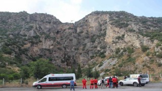 Mahsur kalan dağcılar helikopterle kurtarıldı