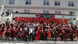 Malazgirt MYOda mezuniyet coşkusu
