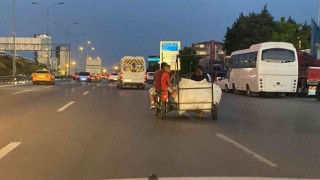 Maltepe D-100 karayolunda motosiklet üzerinde tehlikeli yolculuk kamerada