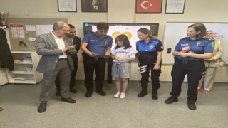 Maltepede polislerden şehit çocuklarına karne sürprizi