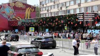 McDonalds restoranları Rusyada yeni ismiyle tekrar açıldı