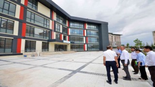 Meramda 40 derslikli örnek okulun yapımı tamamlandı