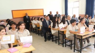 Mersin İl Milli Eğitim Müdürü Koca, öğrencilerin karne heyecanına ortak oldu