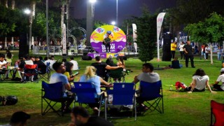 Mersinde yaz akşamlarının keyfi akustik konserlerde çıkıyor