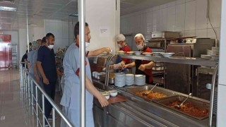 Mersindeki hastanelerin yemeği öğretmenevinden karşılanıyor