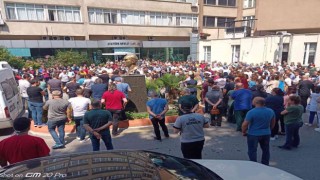 Mesai arkadaşlarına son görevlerini yerine getirdiler