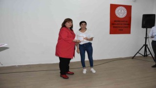 Mesleki ve Teknik Eğitim Genel Müdürü Nazan Şener, Siverekte karne dağıttı