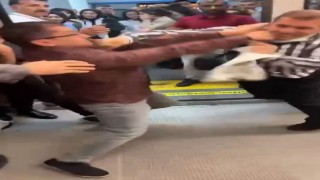 Metro istasyonunda boks ringini aratmayan kavga