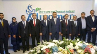 Milli Eğitim Bakanı Özer, belediyeyi ziyaret etti