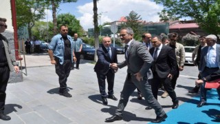 Milli Eğitim Bakanı Özer Karsta