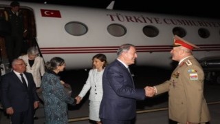 Milli Savunma Bakanı Akar, resmi temaslarda bulunmak üzere Romanyaya gitti