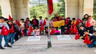 Minik öğrenciler 100. yılda Kocatepeye çıktı