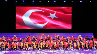 Minik öğrencilerin mezuniyet gururu