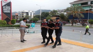 Misafir olarak girdiği evden 50 bin euro çaldı