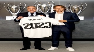 Modric, 1 yıl daha Real Madridde