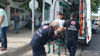 Motosiklet ile otomobil çarpıştı: 1 yaralı