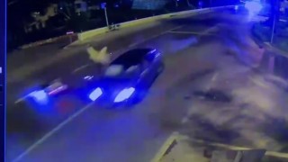 Motosikletliyle otomobile çarpan Rus turist hayatını kaybetti...Kaza anı kameralara yansıdı