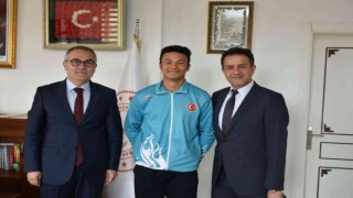 Müdür Akyol, dünya üçüncüsü ile bir araya geldi