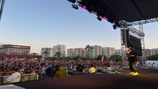 Mustafa Celeli, Mersinli sevenleriyle buluştu