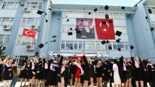 Mustafakemalpaşa MYOda mezuniyet coşkusu