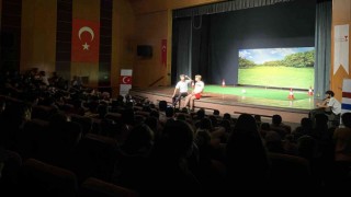 ‘Nefes Almadan tiyatro gösterisine yoğun ilgi