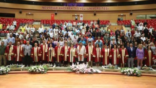 NEVÜ Turizm Fakültesinde mezuniyet sevinci
