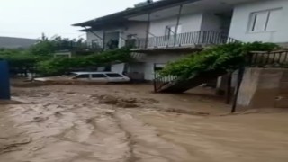 Niğdede sağanak sonrası dereler taştı, evler sular altında kaldı