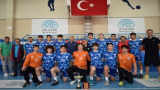 Nilüfer hentbol altyapı takımları kupayla döndü