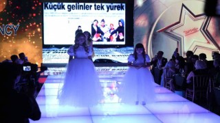 Ödül töreninde Seda Sayana sürpriz düğün hediyesi