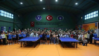 Öğrenciler, Büyükşehir Belediyespor Masa Tenisi Şenliğinde keyifli anlar yaşadı