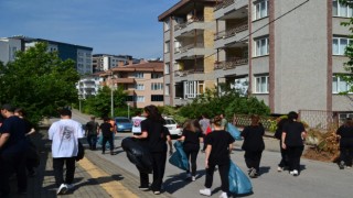 Öğrenciler muhtarla buluştu, sokak sokak temizlik yaptı