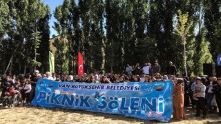 Öğrenciler Muradiye Şelalesi gezisinde doyasıya eğlendi