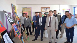 Öğrenciler, resimlerini sergiledi