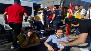 Öğrencileri taşıyan midibüs kaza yaptı, 1si ağır 13 yaralı