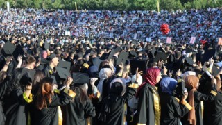Öğrencilerin Kolpalı mezuniyet coşkusu
