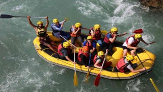 Öğretmen ve öğrenciler, Munzur Nehrinde rafting heyecanı yaşadı