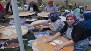 Okul için veliler yaptıkları yemeklerle kampanya düzenledi