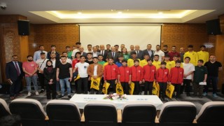 Okul sporlarında başarı elde eden öğrenciler ödüllendirildi