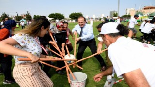 Okul sporlarının şampiyonları, madalyalarını Vali Pehlivanın elinden aldı