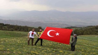 Oltu doğa severler Kırdağda Türk Bayrağı açtılar