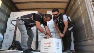 Ölüdenizde Kamyon kasasında 8 bin şişe kaçak içki ele geçirildi