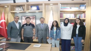 Ortaokul öğrencileri korona günlerini kitaplaştırdı