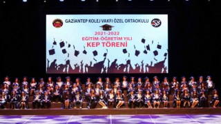 Ortaokul öğrencilerinde mezuniyet coşkusu
