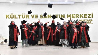 Osmangazide yetişkinlerin mezuniyet sevinci