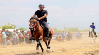 Osmaniyede rahvan at yarışları nefes kesti