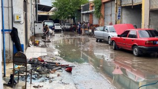 Osmaniye'de Selden etkilenen sanayi sitesindeki işyerlerinde çamur temizliği